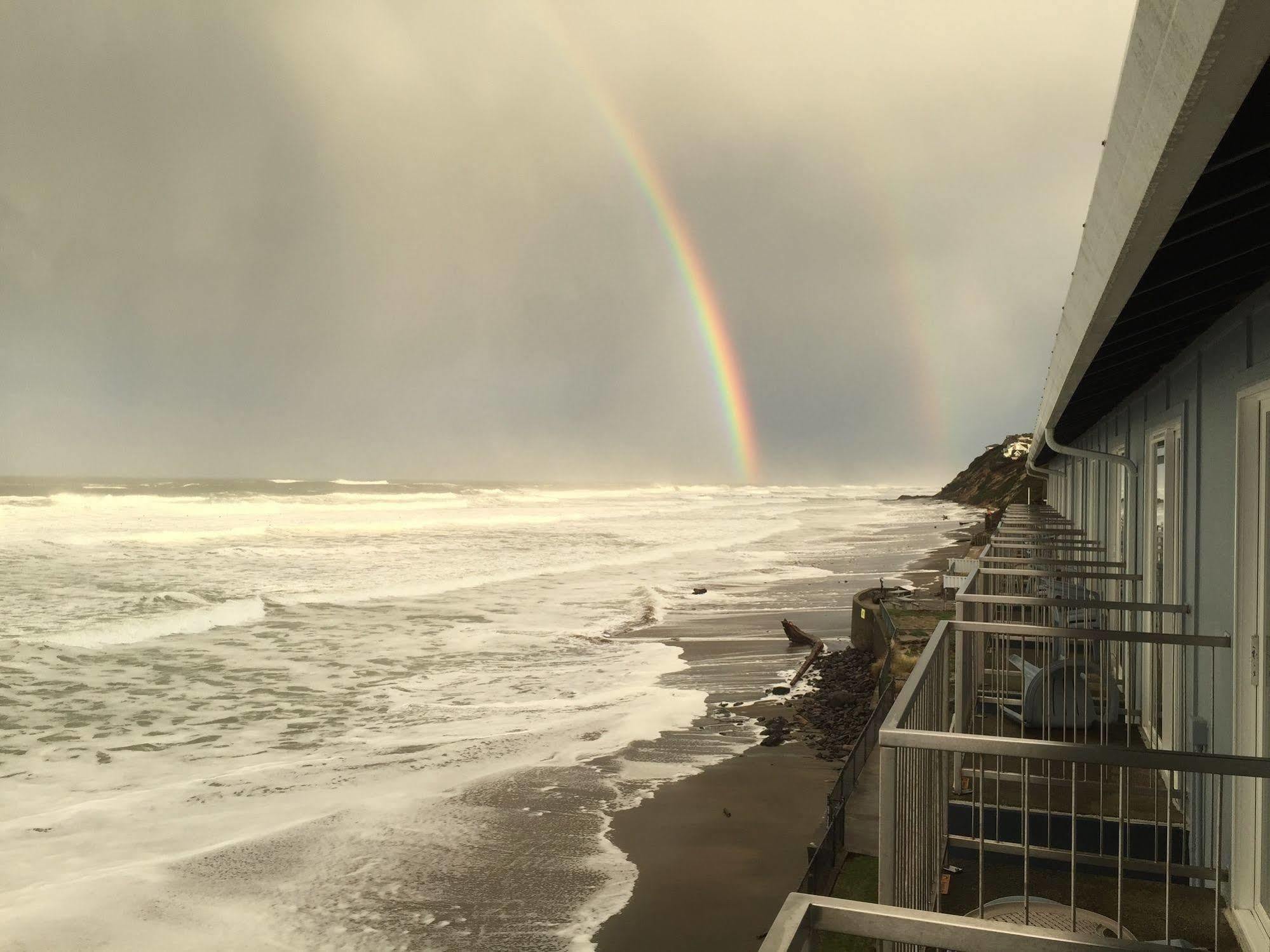 Sandcastle Beachfront Lincoln City Bagian luar foto